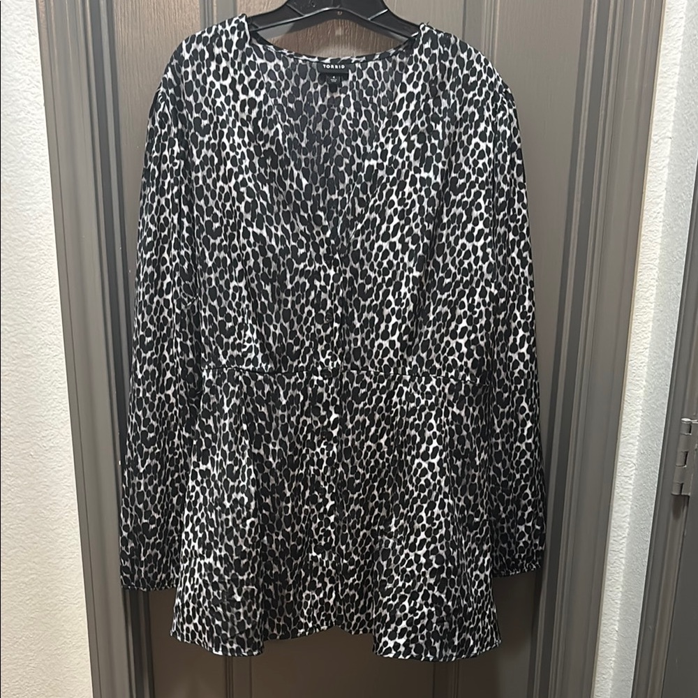 Torrid Black and White Leopard Print Women's Top
